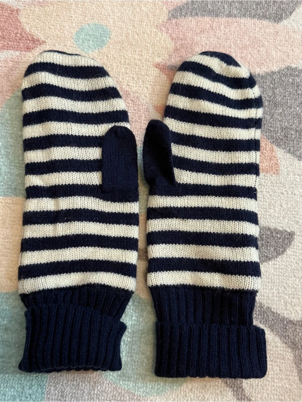 Vineyard Vines Whale Mittens - Navy and White Striped